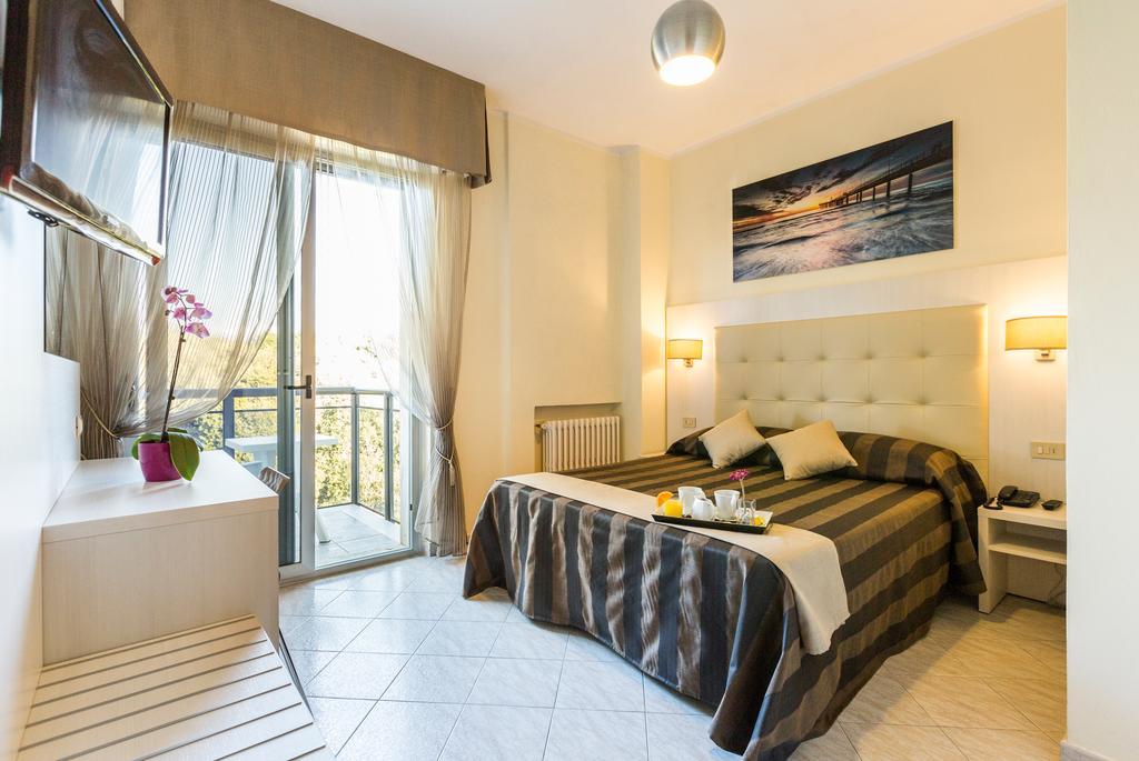 Hotel King Marina di Pietrasanta Exterior photo