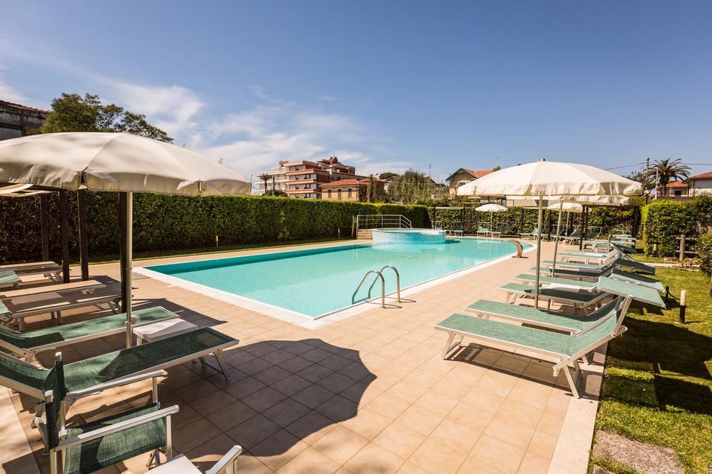 Hotel King Marina di Pietrasanta Exterior photo