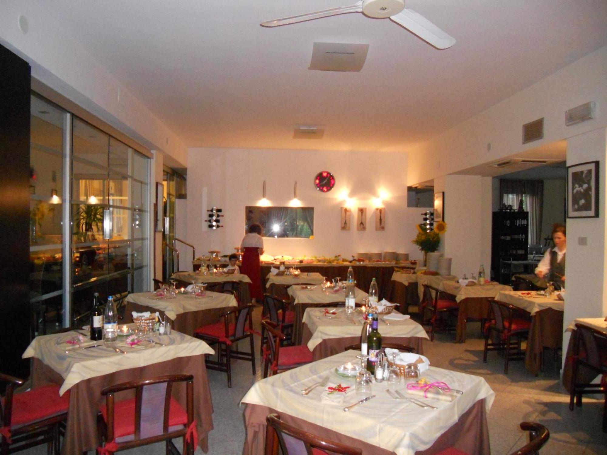 Hotel King Marina di Pietrasanta Exterior photo