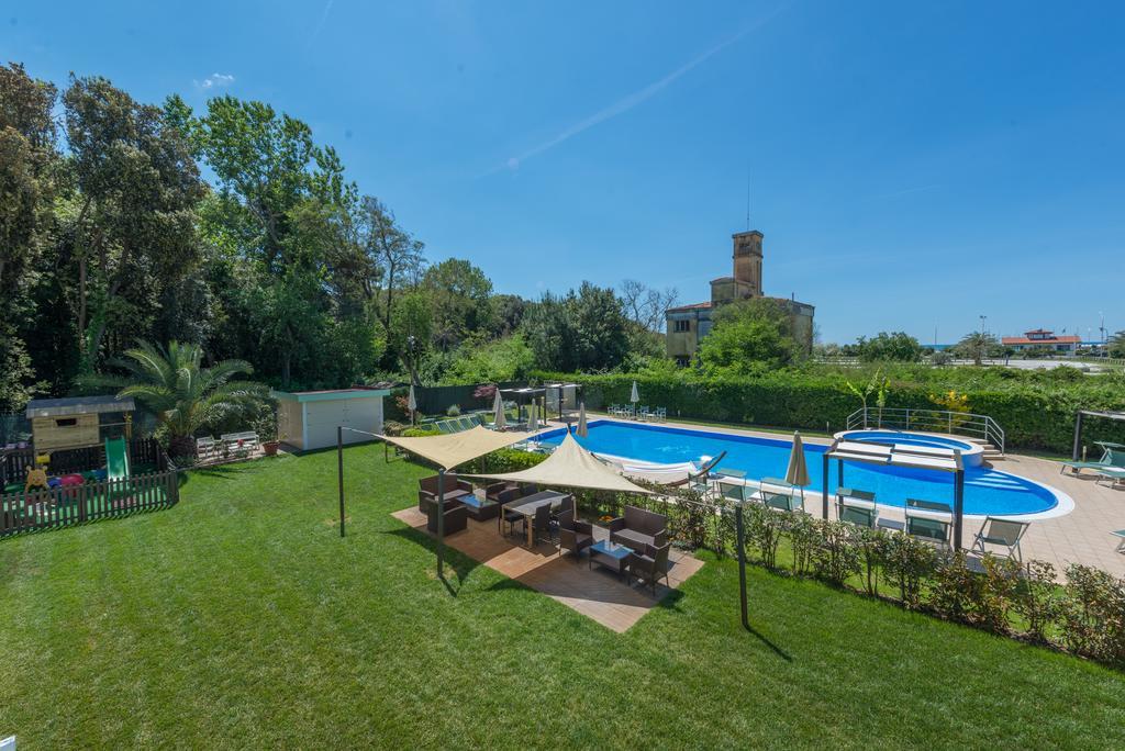 Hotel King Marina di Pietrasanta Exterior photo